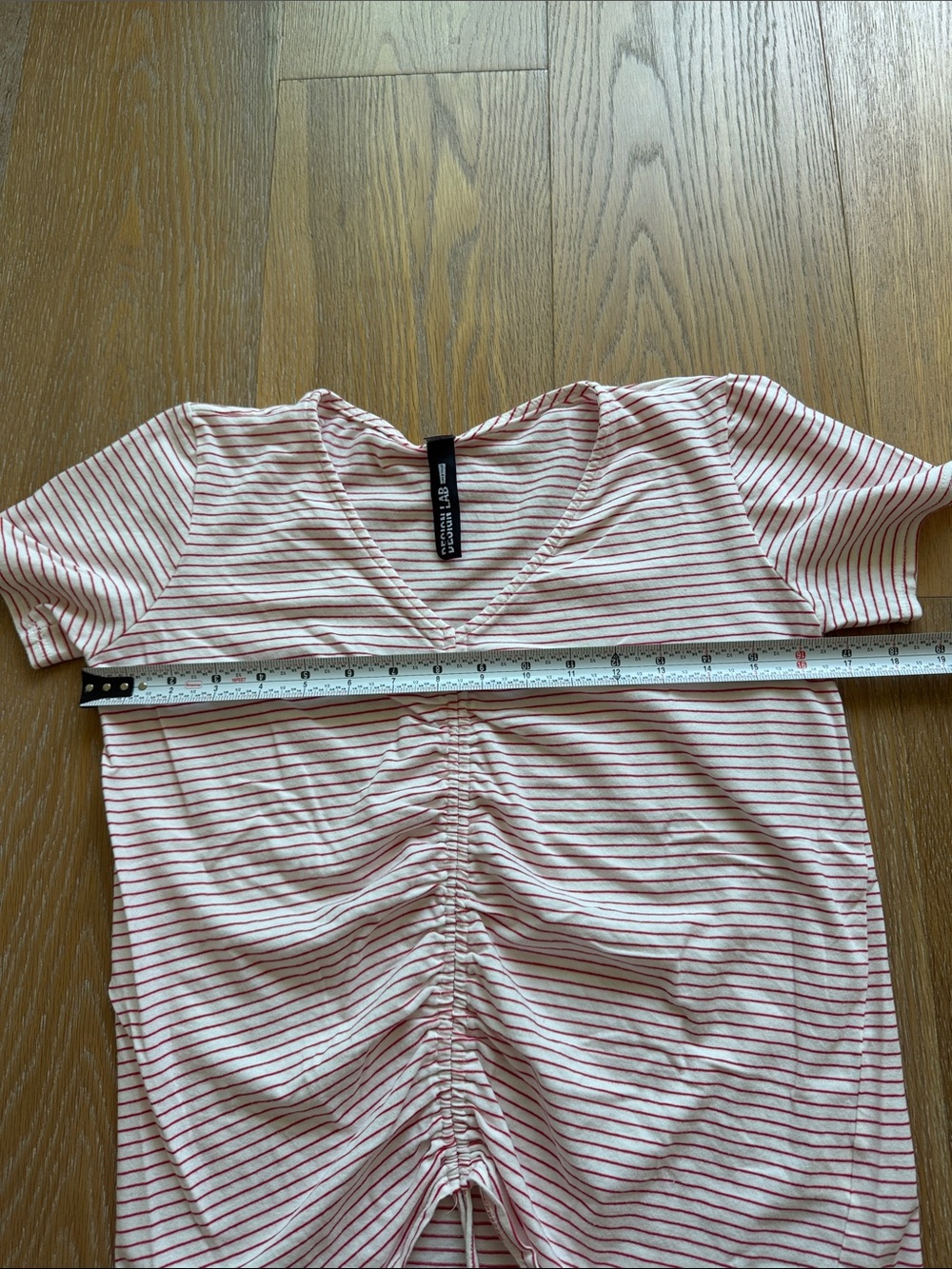 Design Lab Lord & Taylor Red Striped Ruched V-Neck Tee - Picture 3 of 7